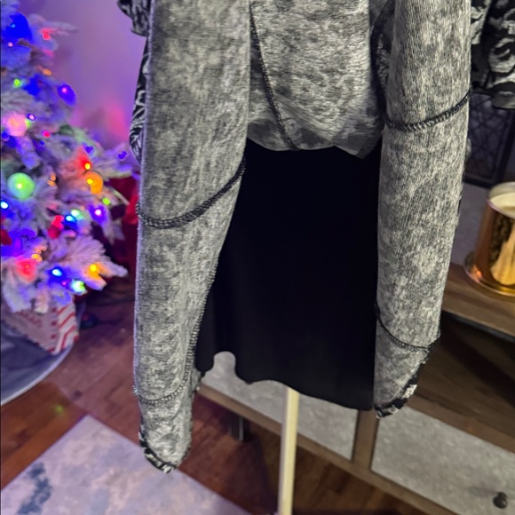 Chris McLaughlin Black & Gray Scroll Print Ruffle Front Dress | 10P Petite - Picture 7 of 9